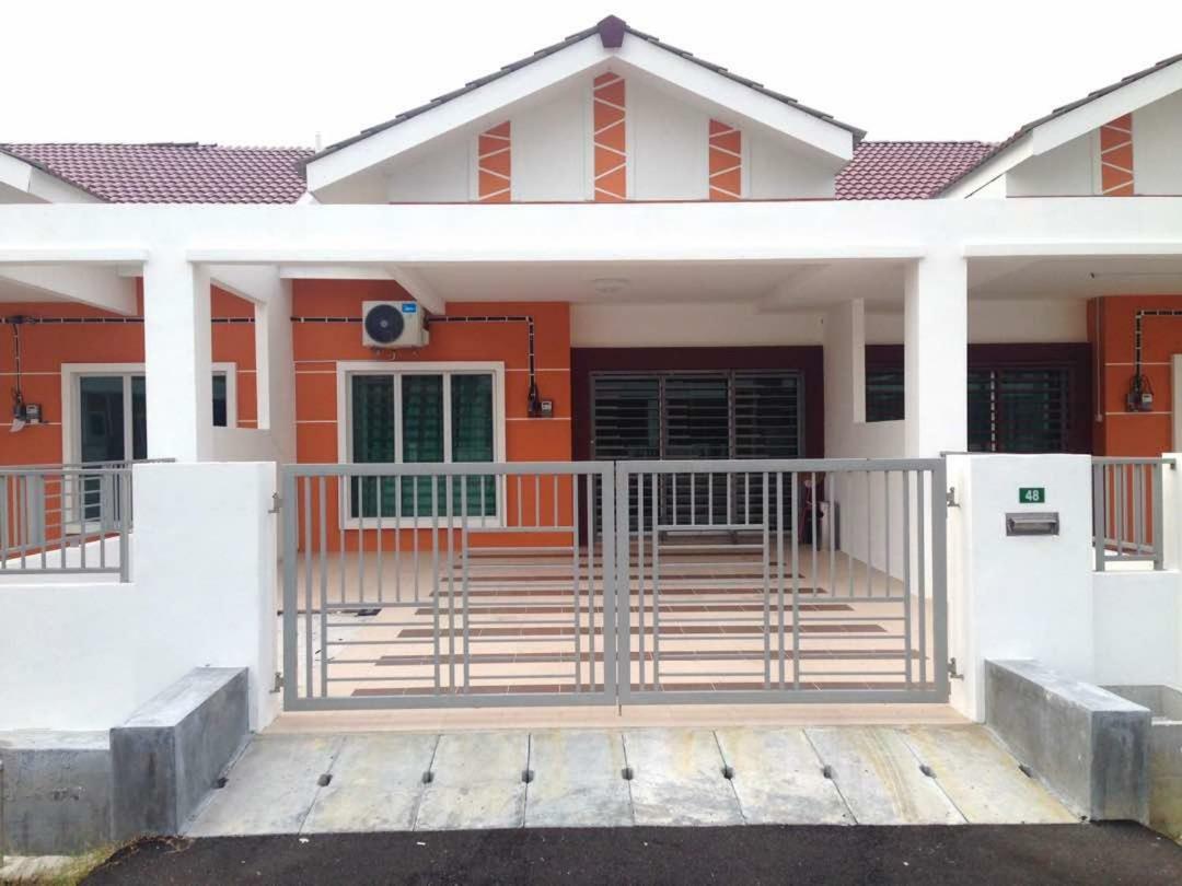 Nuha Homestay Seri Iskandar Exterior foto